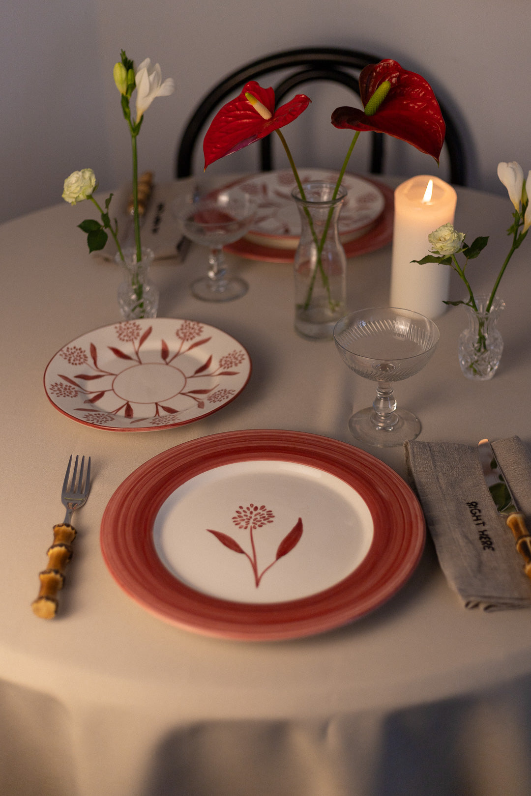 SETTING UP AN ELEGANT CHRISTMAS TABLE: Tips & Tricks